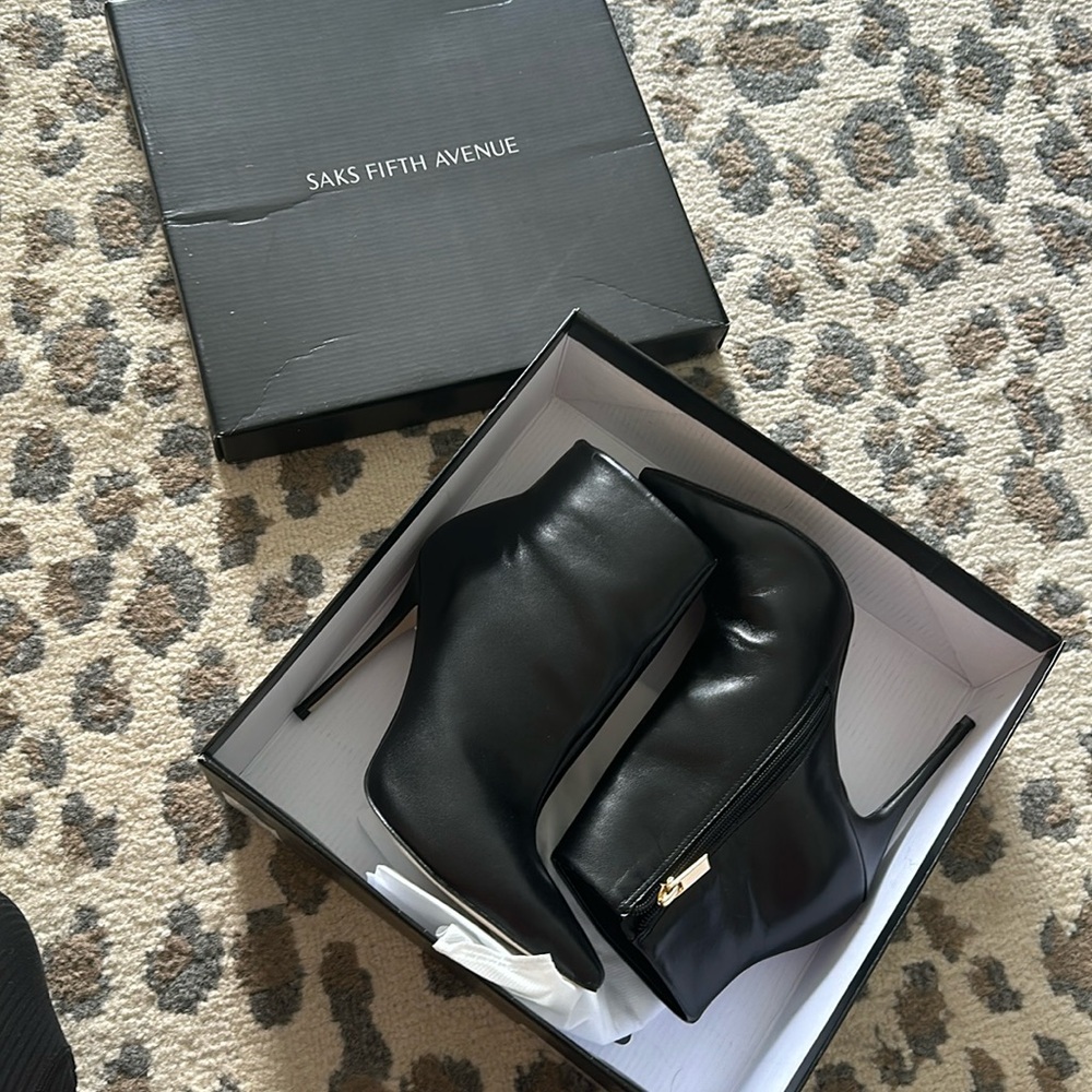 Brand new leather saks 5th ave booties